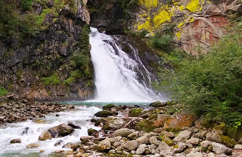 Zu den Reinbach Wasserfällen